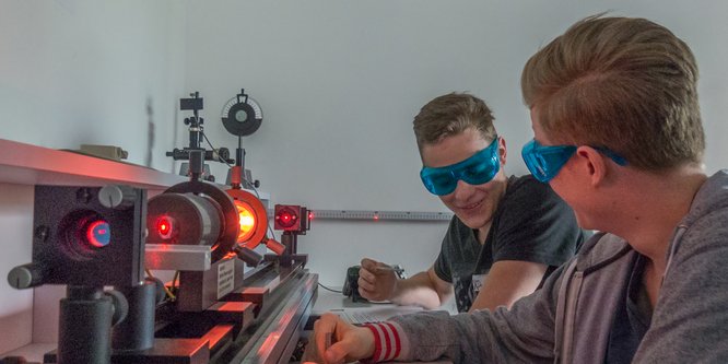 Foto Jugendliche am Laser